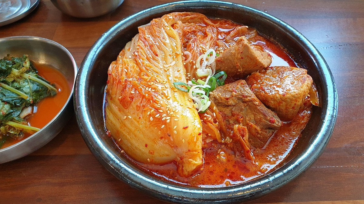 강변역 테크노마트 인근 직장인 점심 백반 식당 깨비밥상의 오늘의 메뉴 참고 이미지 김치찌개 백반